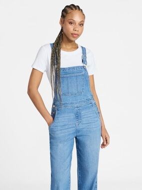 NWT No Boundaries Women’s Light Blue Denim Women’s Overalls. Size 4-6.